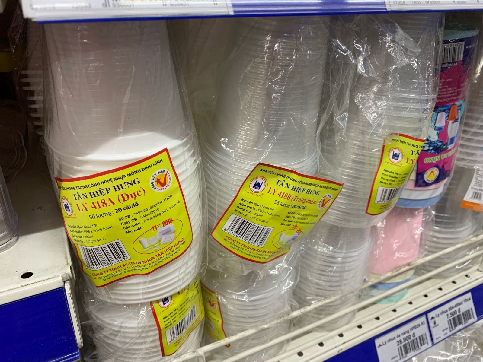 Plastic one time used cups